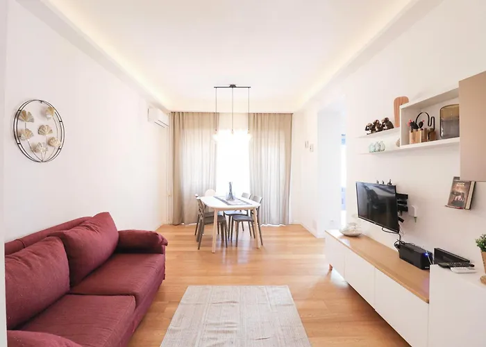 Elegant & Chic 2 - 5min To Station, Ac, Wi-fi