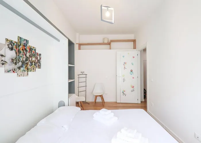 Elegant & Chic 2 - 5min To Station, Ac, Wi-fi Apartment Rom
