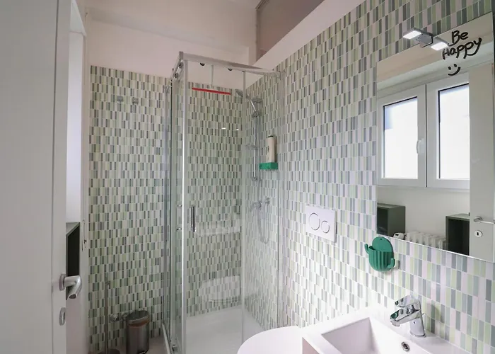 Elegant & Chic 2 - 5min To Station, Ac, Wi-fi Apartment Rom
